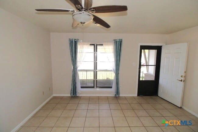 Building Photo - 2706 Live Oak Dr