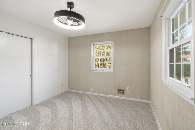 Building Photo - 218 Holly Ave