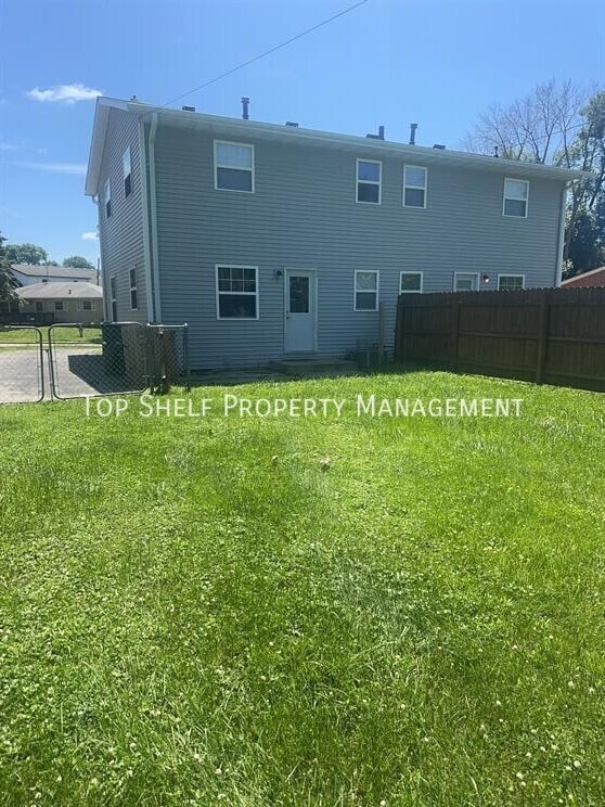 Building Photo - 306 SW Westview Dr