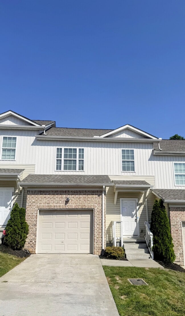 Building Photo - 650 Pippin Dr