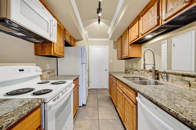Building Photo - 10244 Bridgeland Ln