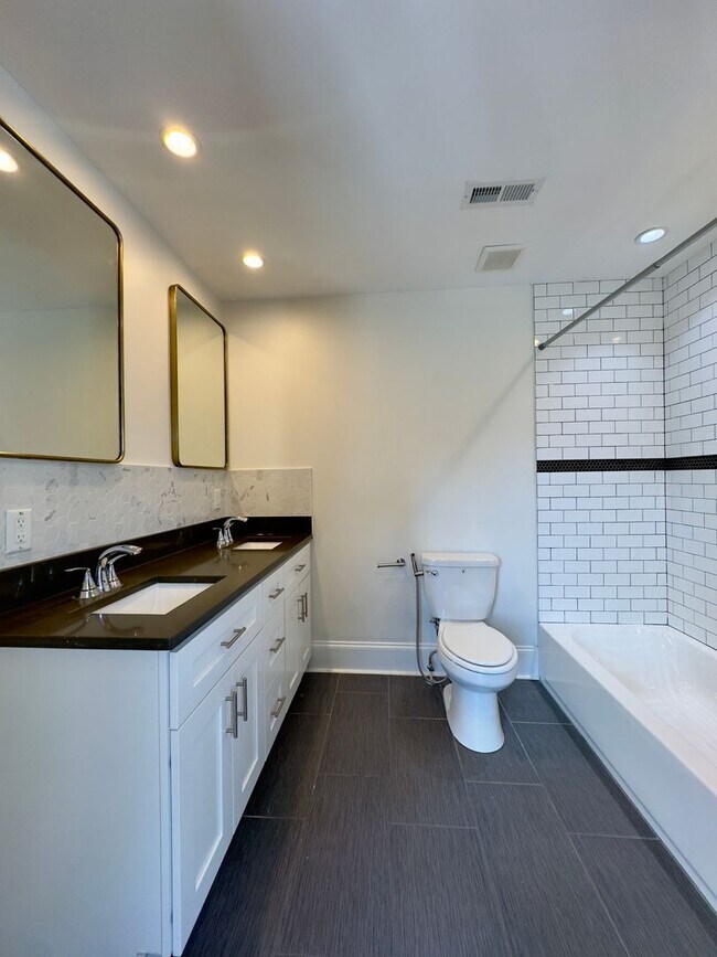 Building Photo - Elegant 3 Bedroom/3.5 Bathroom Townhome in...