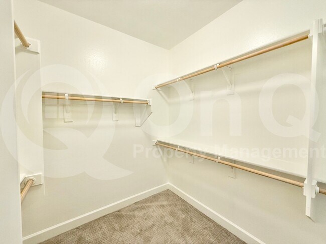 Building Photo - 262 E Lantana Dr