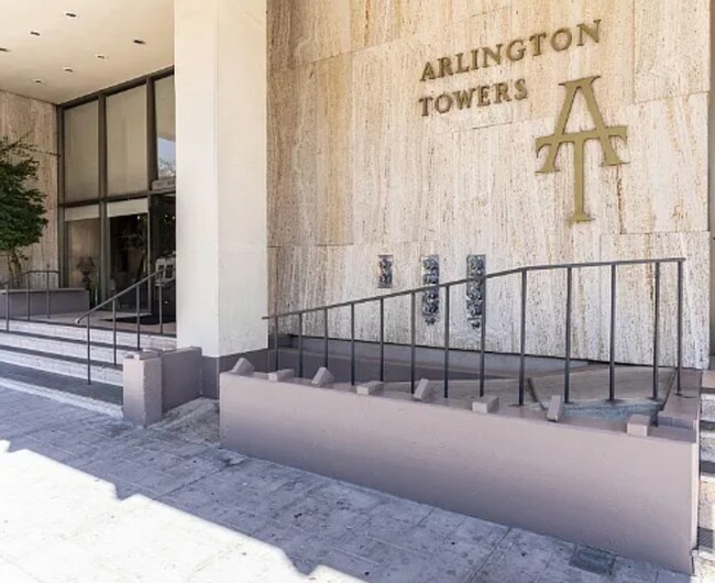 Building Photo - Coming Soon 1 bed, 1 bath in the heart of ...