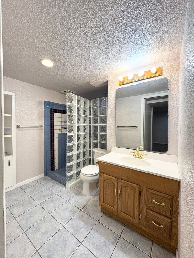 Building Photo - 5 bed 2 bath ranch with finished basement ...