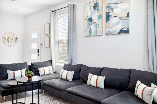 Building Photo - 3806 E Polk St