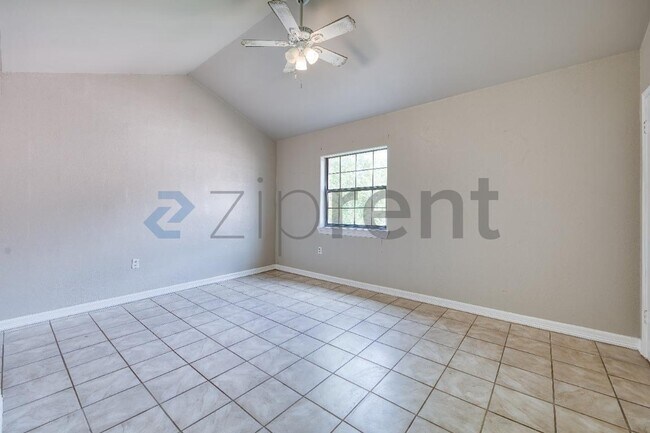 Building Photo - 815 E Sugarcane Dr