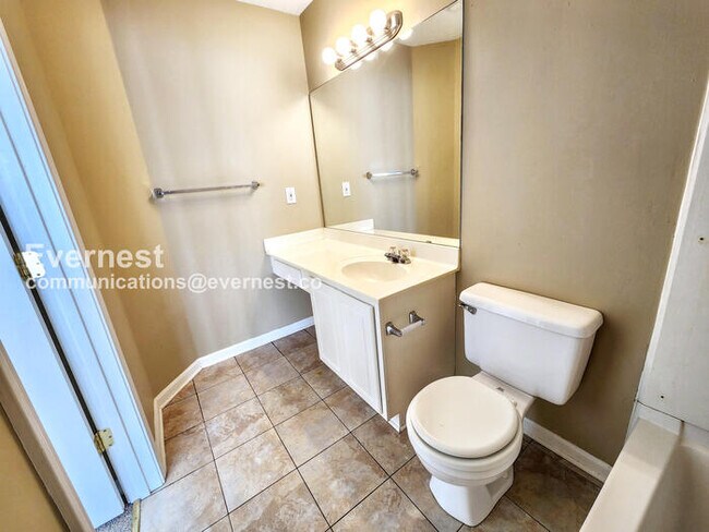 Building Photo - 2521 Heyoak Ct