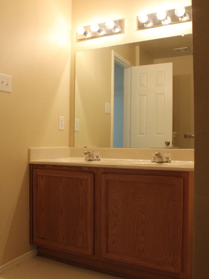 Building Photo - 12800 Cedar Hollow Dr