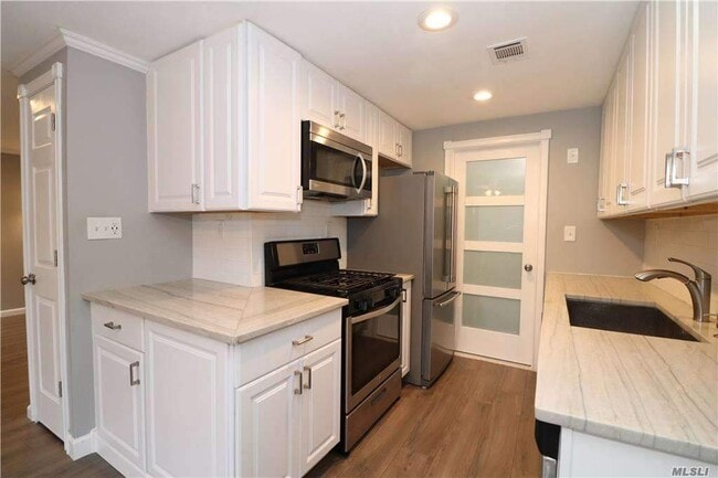 Building Photo - 36 Sagamore Hills Dr