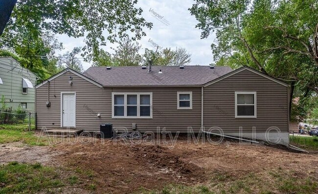 Building Photo - 11224 E Sheley Rd