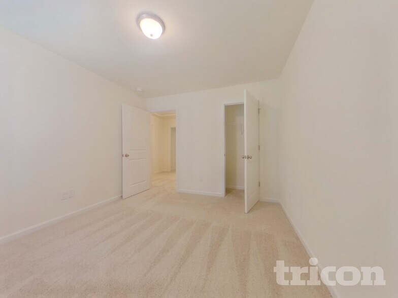 Building Photo - 1077 Crescent Moon Lp