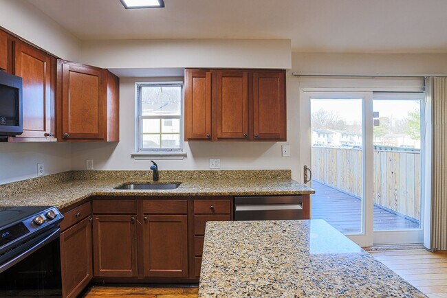 Building Photo - 14 Luffing Ct