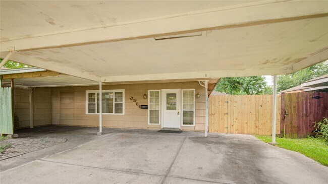 Building Photo - 8565 Ridgepoint Dr