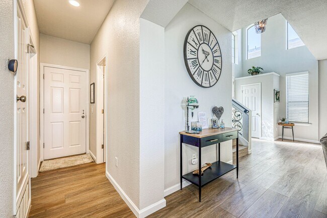 Building Photo - Beautiful Westside home FURNISHED with 4 b...