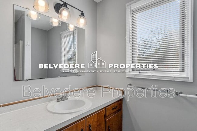 Building Photo - Third Ave N (507)