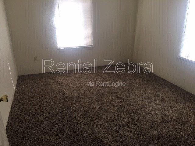 Building Photo - 104 E Donna Dr