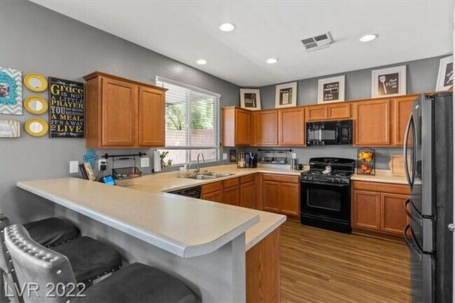 Building Photo - 4 BEDROOM 3 BATH SINGLE FAMILY HOME IN PROVIDENCE!!
