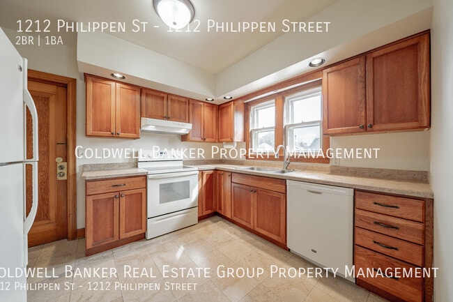 Building Photo - 1212 Philippen St