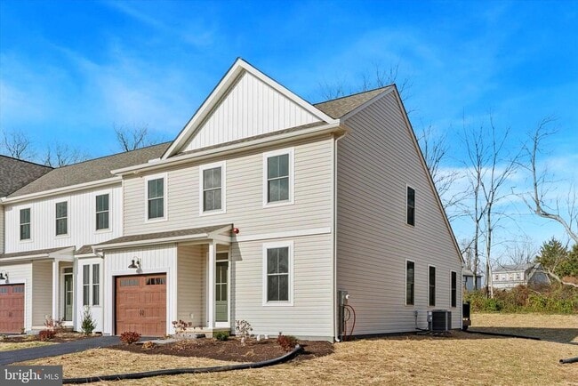 Building Photo - 152 SILVERSMITH Rd