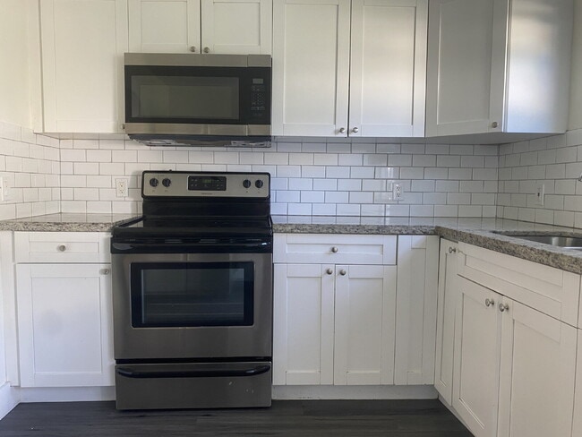 Building Photo - Cute & Cozy 2BD/2BA + Bonus Room Available...
