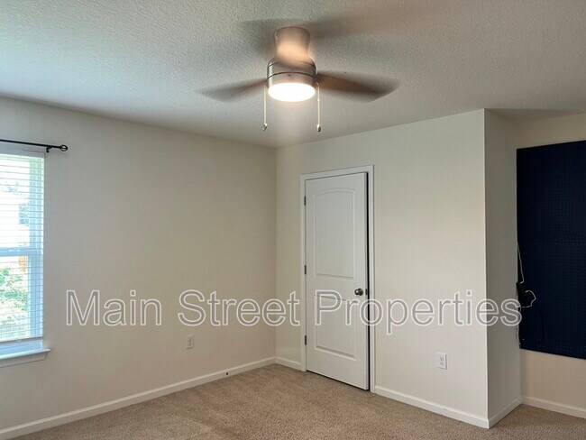 Building Photo - 5862 Blackhorse Cir