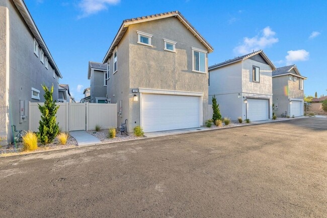 Building Photo - Eco-Friendly 3BR Home in Palmdale