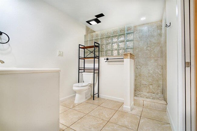 Building Photo - 1606 NW 22nd St