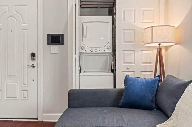 Building Photo - 606 S 2nd St