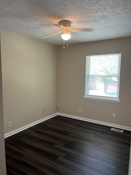Building Photo - 6610 Vandre Ave