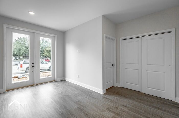 Building Photo - 5710 Sofias Cir