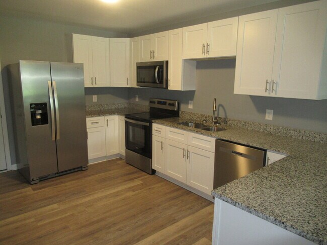 Building Photo - Great Brick Duplex Rental on the Southwest Side of Lincolnton!