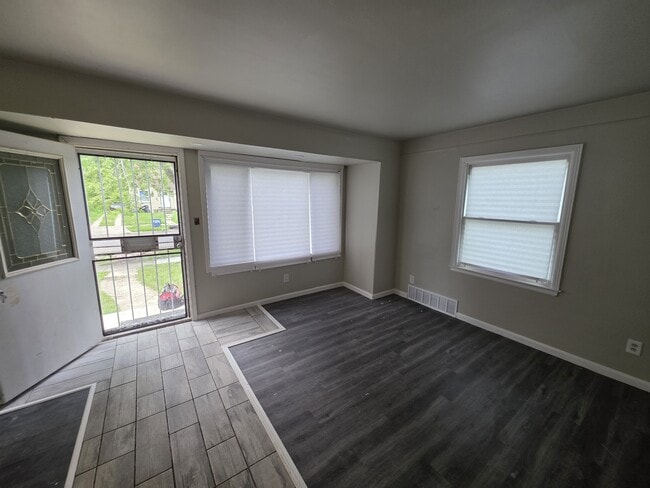 Building Photo - 9252 Minock St
