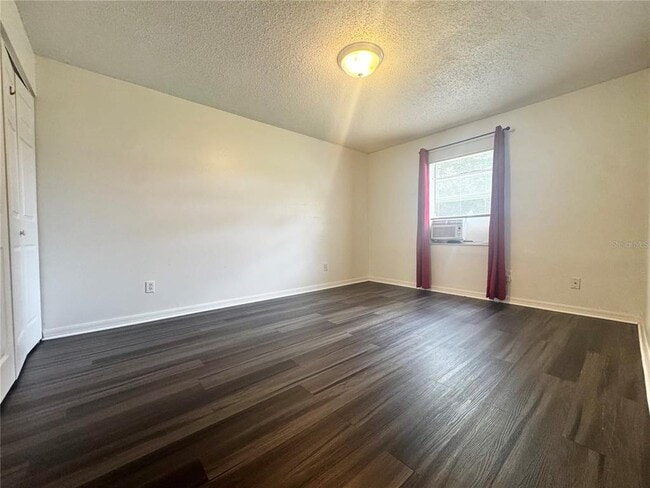 Building Photo - 719 N Lavon Ave