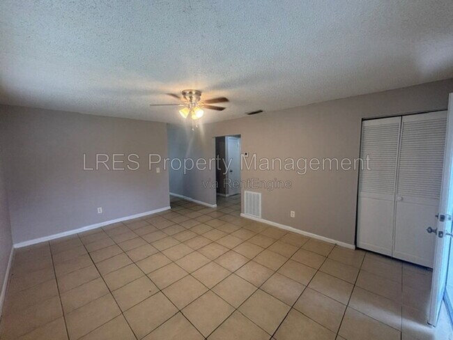 Building Photo - 1020 S Bay Ave