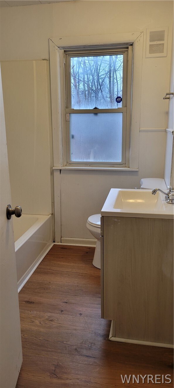 Building Photo - 3563 Sherwood Ave