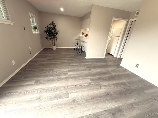 Building Photo - 9733 Neuens Rd