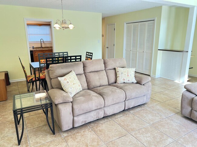 Building Photo - Furnished NMB Three-Bedroom Townhome is less than one mile from the Beach! Available Now!