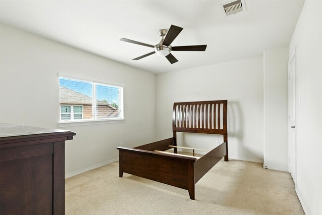 Building Photo - 8904 Clovermist Dr