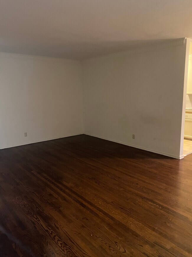 Building Photo - 3208 S Barrington Ave