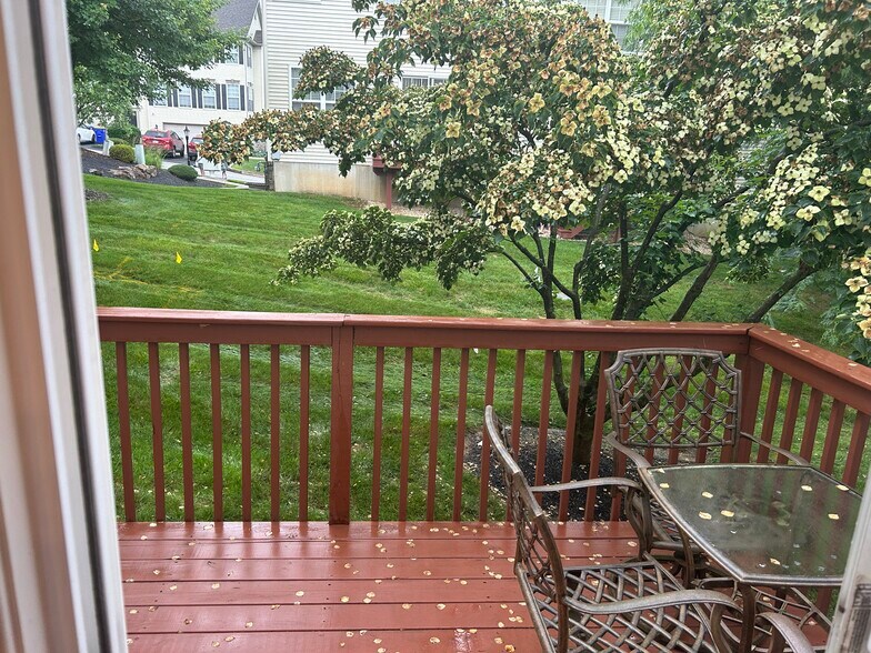 Building Photo - 2717 Foxshire Dr