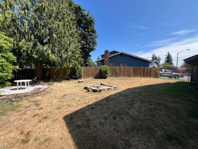 Building Photo - 5 Bedroom Home in Cul-de-sac AVAILABLE NOW!