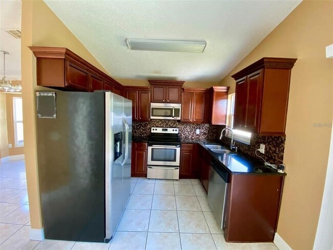 Building Photo - 880 Nelson Dr