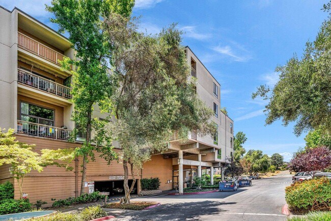 Building Photo - 470 N Civic Dr