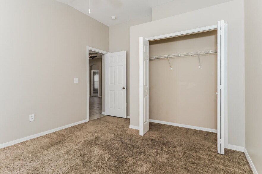 Building Photo - 15950 Leatherleaf Ln