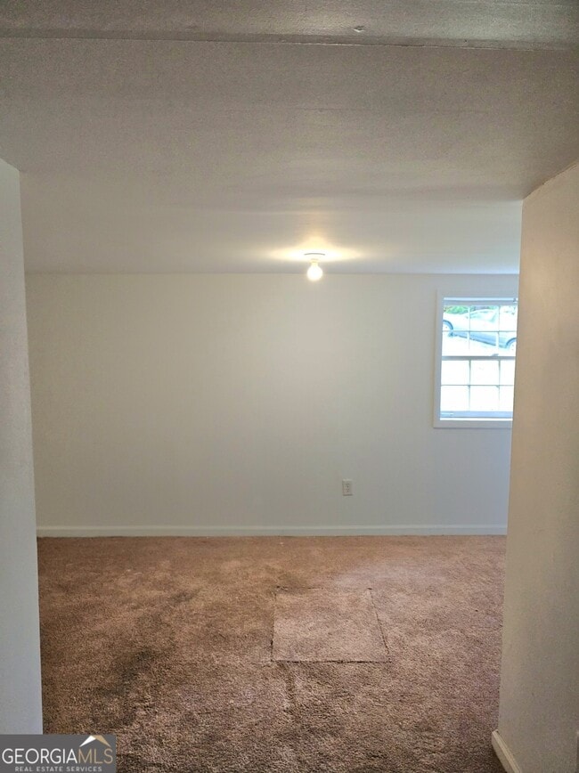 Building Photo - 5690 Deerfield Ct