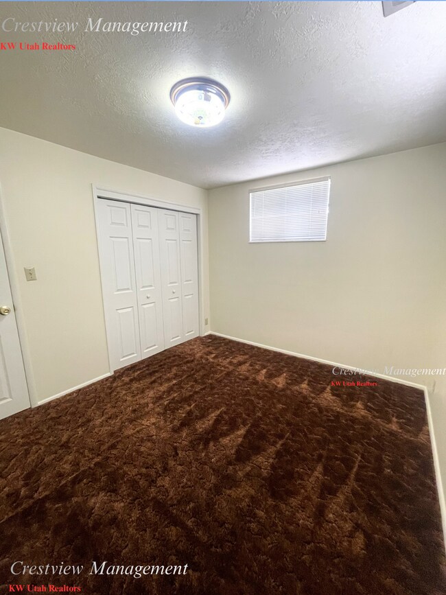 Building Photo - Charming Home with Expansive Yard in Prime Draper Location