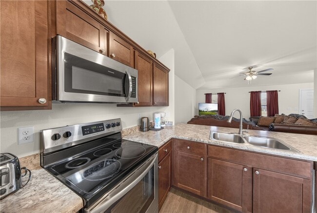 Building Photo - 8110 Dogwood Dr