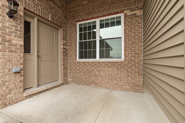 Building Photo - 76 Olympus Dr