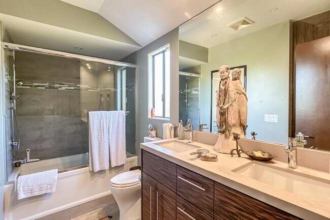 Building Photo - 1344 Marianna Rd